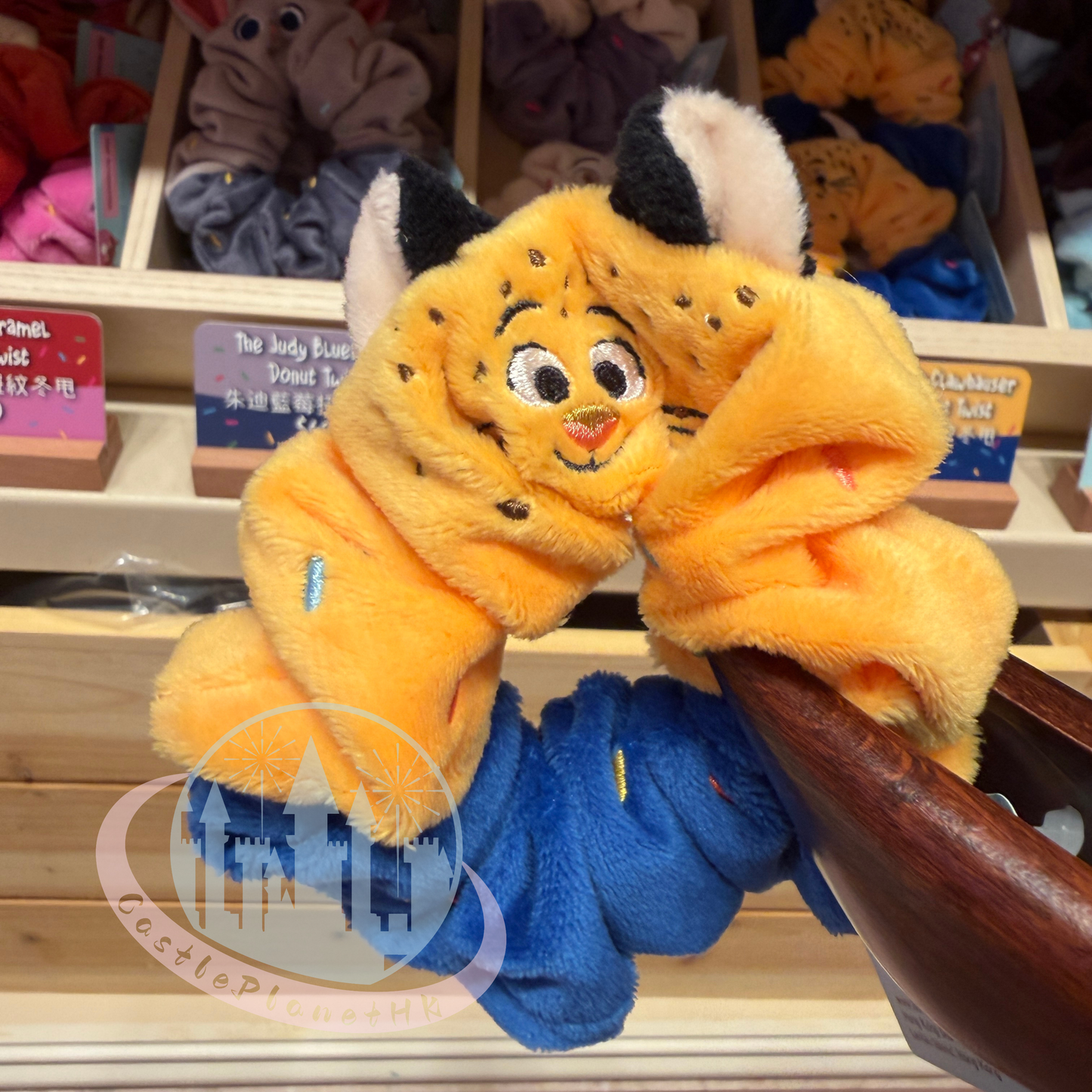 "Pre-Order" HKDL - The Benjamin Clawhauser Lemon Donut Twist Hair Accessories, Zootopia 2 Donut Worry BETTER ZOOGETHER