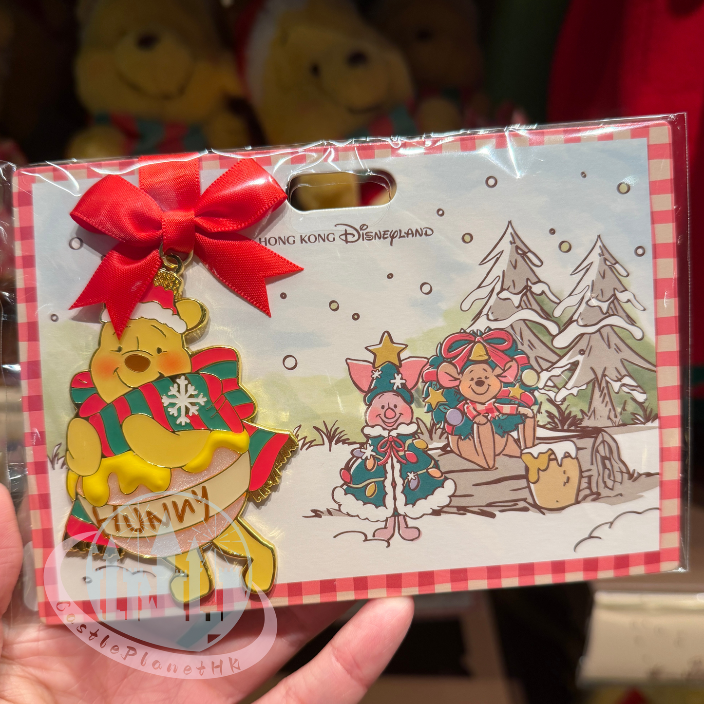 "Pre-Order" HKDL - Winnie the Pooh Ornament Pin with Card, 2025 Christmas