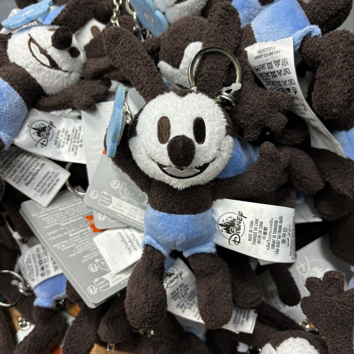 HKDL - Oswald The Lucky Rabbit Plush Keychain - Lucky Oswald【Ready Stock】