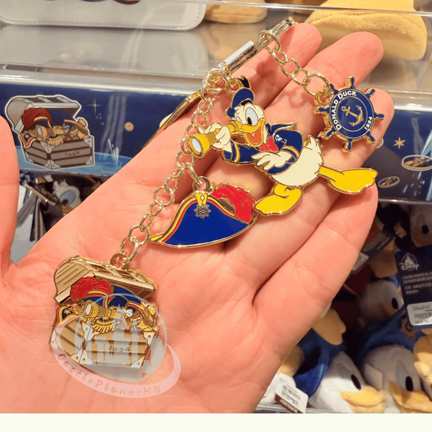 "Pre Order" HKDL - Donald Keychain, Donald Captain 2026