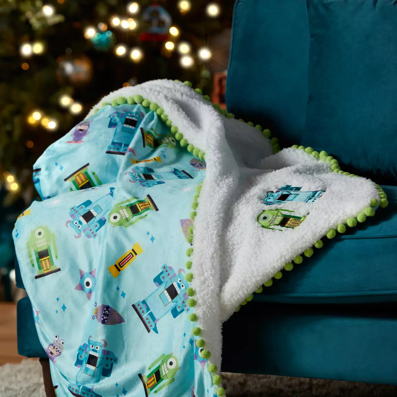 “Pre-order” HKDL - Pixar Holiday Throw Blanket