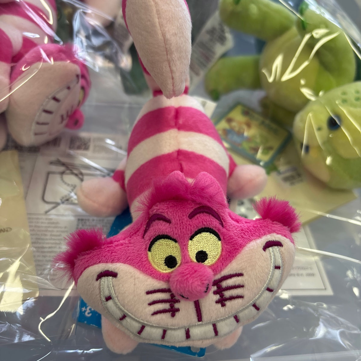 "Pre-Order" HKDL - Cheshire Cat Magnetic Shoulder Pal Plush