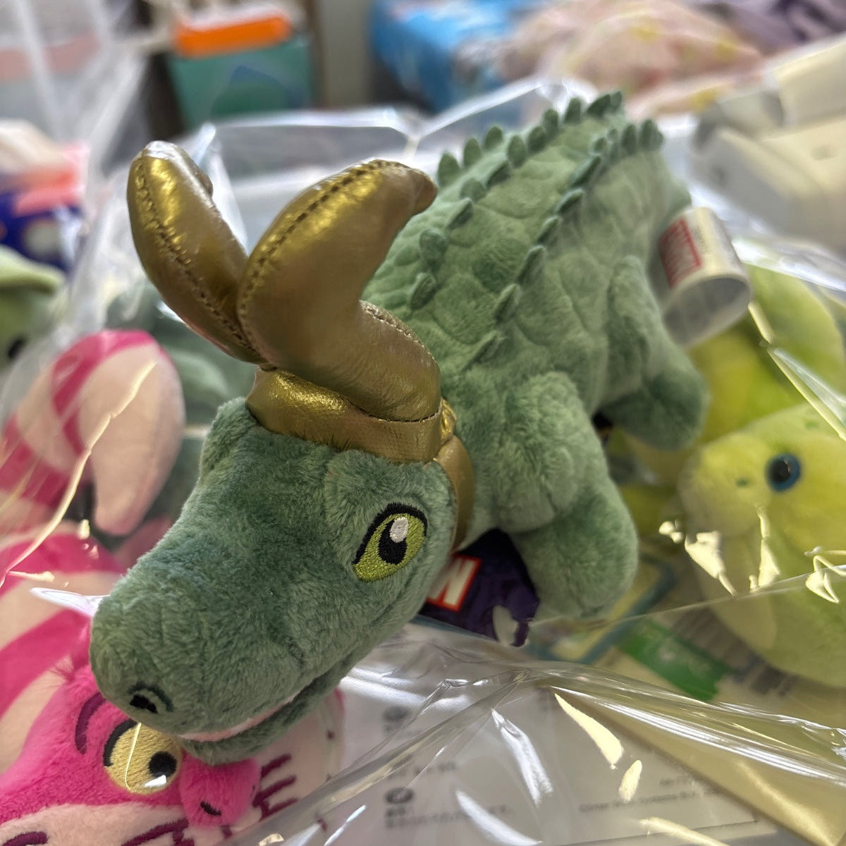 "Pre-Order" HKDL - Loki Crocodile Magnetic Shoulder Pal Plush, Marvel