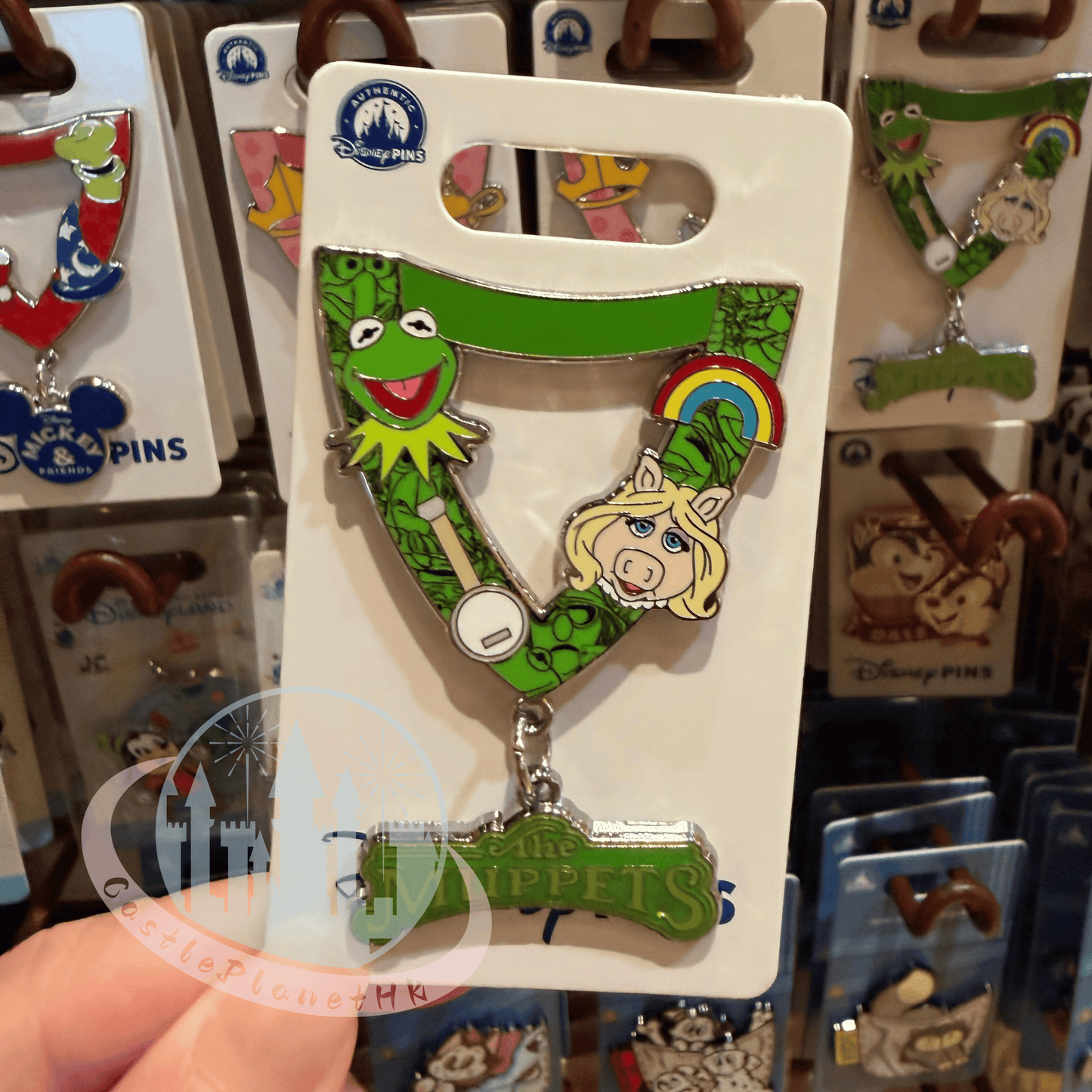 "Pre-Order" HKDL - Kermit & Miss Piggy Lanyard pins, The Muppets