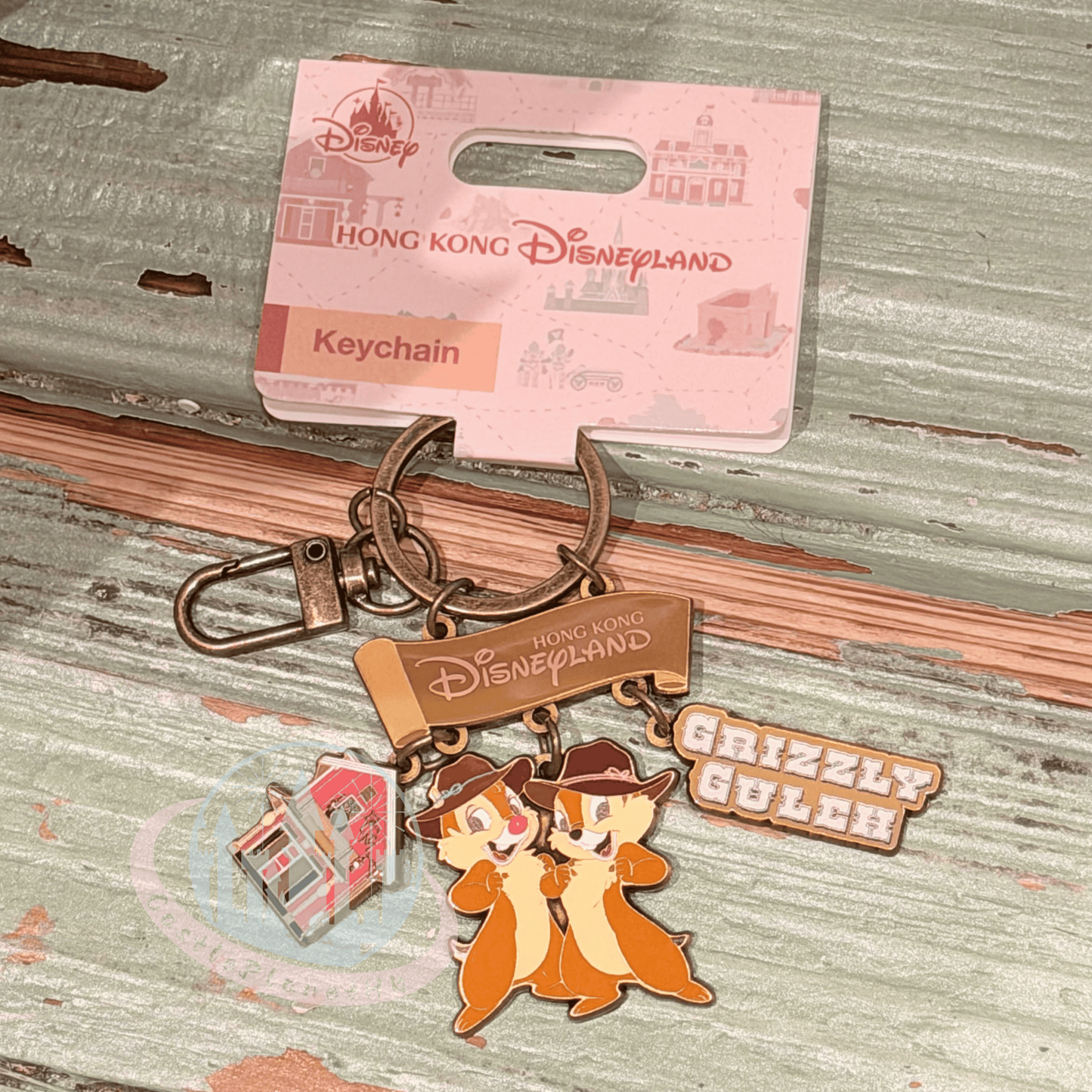 "Pre-Order" HKDL - Chip & Dale "Grizzly Gulch " Keychain, Park Area Themed 2026