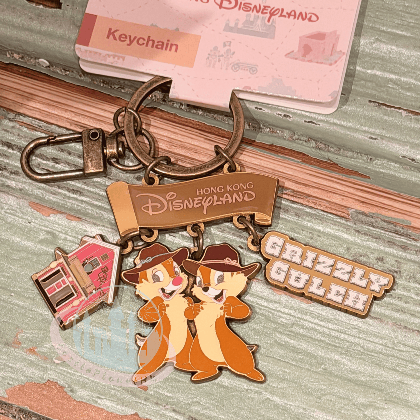 "Pre-Order" HKDL - Chip & Dale "Grizzly Gulch " Keychain, Park Area Themed 2026