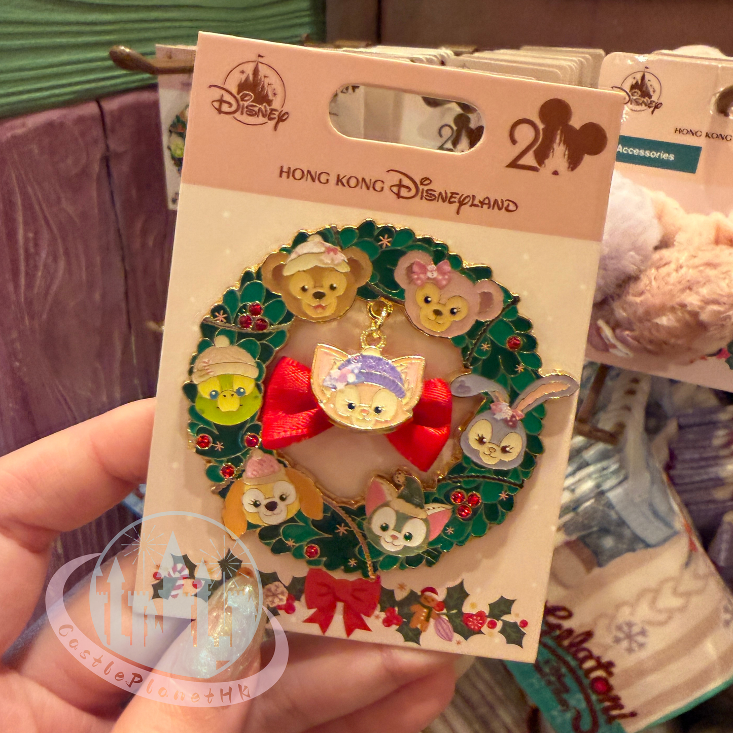 "Pre-Order" HKDL - Duffy and Friends Christmas Wreath Pin, Duffy & Friends - Christmas Party 2025