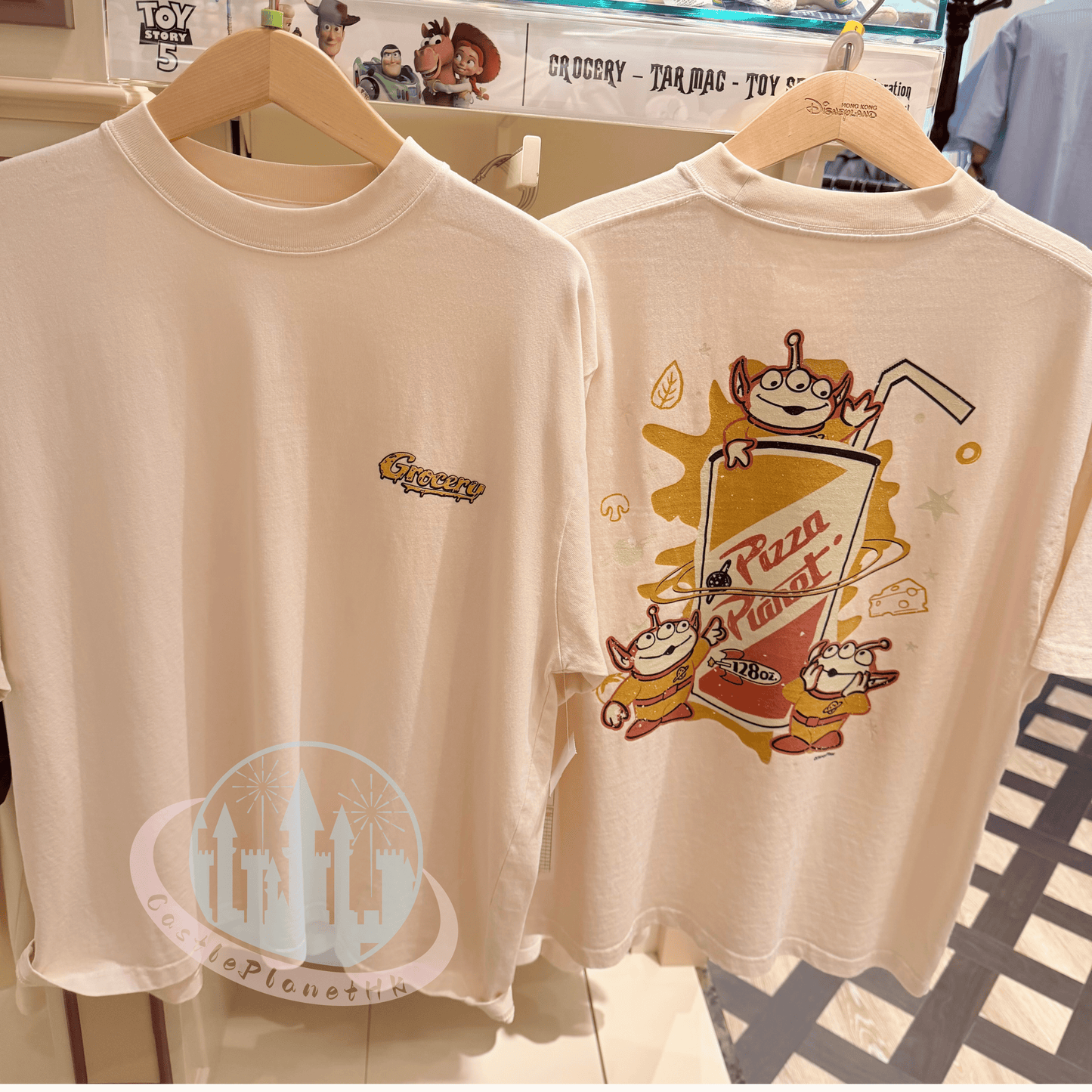“Pre-order” HKDL - PIZZA PLANET CUP WASHED GRAPHIC BOXY TEE for Adults, TOY STORY X GROCERY 2026