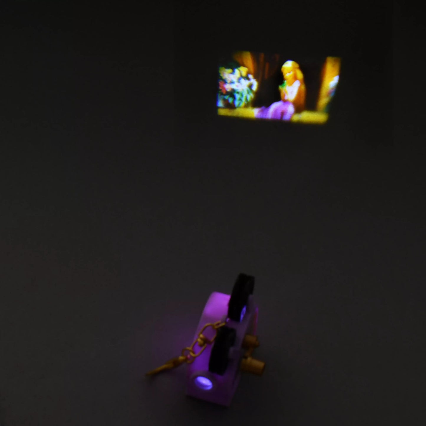 "Pre-Order" JDS - Tangled Rapunzel Light-Up Keychain, Projector Key Chain Fes