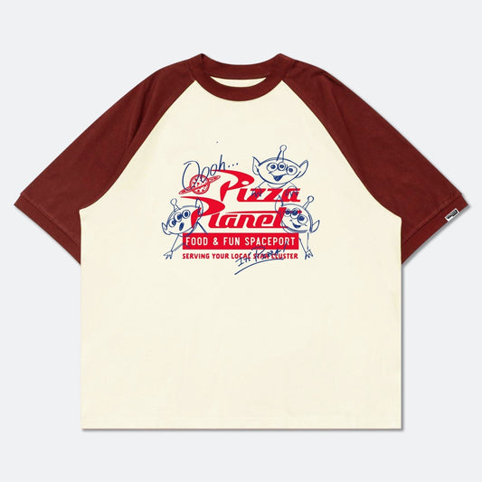 “Pre-order” HKDL - PIZZA PLANET HAND DRAWN RAGLAN TEE for Adults, TOY STORY X GROCERY 2026