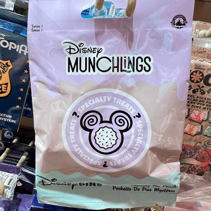 HKDL - Munchlings Mystery Pins Pouch【Ready Stock】